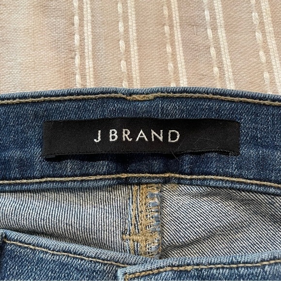 J Brand Skinny Leg Mid Rise Jeans in Connected 26 - Picture 5 of 11